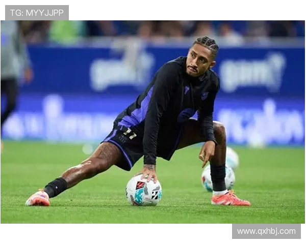 拉菲尼亚：尽管少打一人，我们依然尽一切努力去赢得比赛